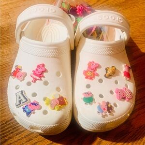 Unisex Classic White Crocs Clogs/Sandals size 7/9 with over 50 jibbitz